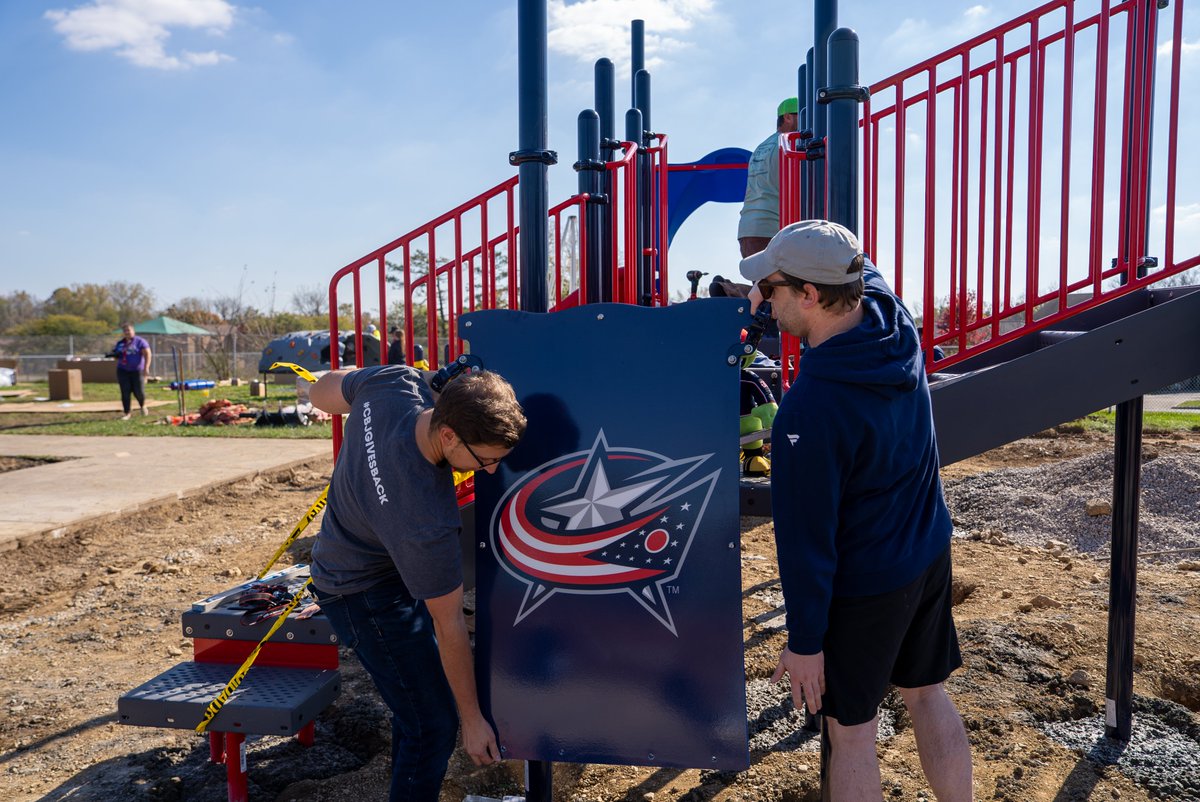 BlueJacketsNHL's tweet photo. A beautiful day to build! 🛝

The CBJ staff spent the day hard at work, teaming up with our friends from Midstates Recreation & @OhioCAT1 to build our 16th CBJ Foundation playground at the Cherry Creek YMCA Ohio!

Soon kids and families will have a brand-new, safe outdoor space to play, learn and laugh together!