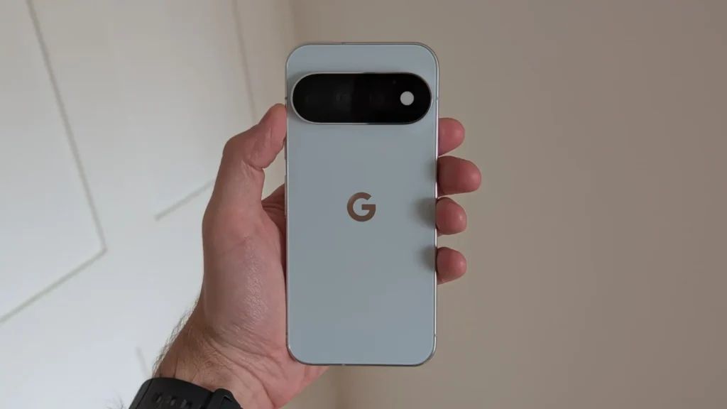 MiuiBlog's tweet photo. Pixel 11 Pro, dopo due mesi i bug sono quasi spariti #aggiornamentigoogle #android17 #batteriapixel11pro #bugpixel11pro #fotocamerapixel11pro #googlepixel11pro 

👉 https://t.co/OnlLYjBdSj https://t.co/k2hJrm1AuI