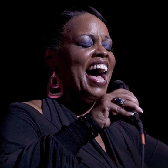 CLETimeRecords's tweet photo. Celebrated vocalist Dianne Reeves turns 70 today, born on this day in 1956 in Detroit, MI 🎙️🎈🎶

#diannereeves #singer #vocalist #jazz #happybirthday https://t.co/QaDWu7sZdM