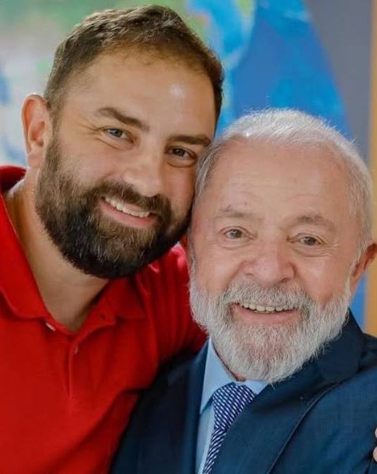 brasilchequei's tweet photo. 🚨URGENTE: Flávio entrega ao TSE autorizações para abrir sigilos de Bolsonaro e irmãos, mas Lula mantém Lulinha protegido. https://t.co/3xVXd6Thch