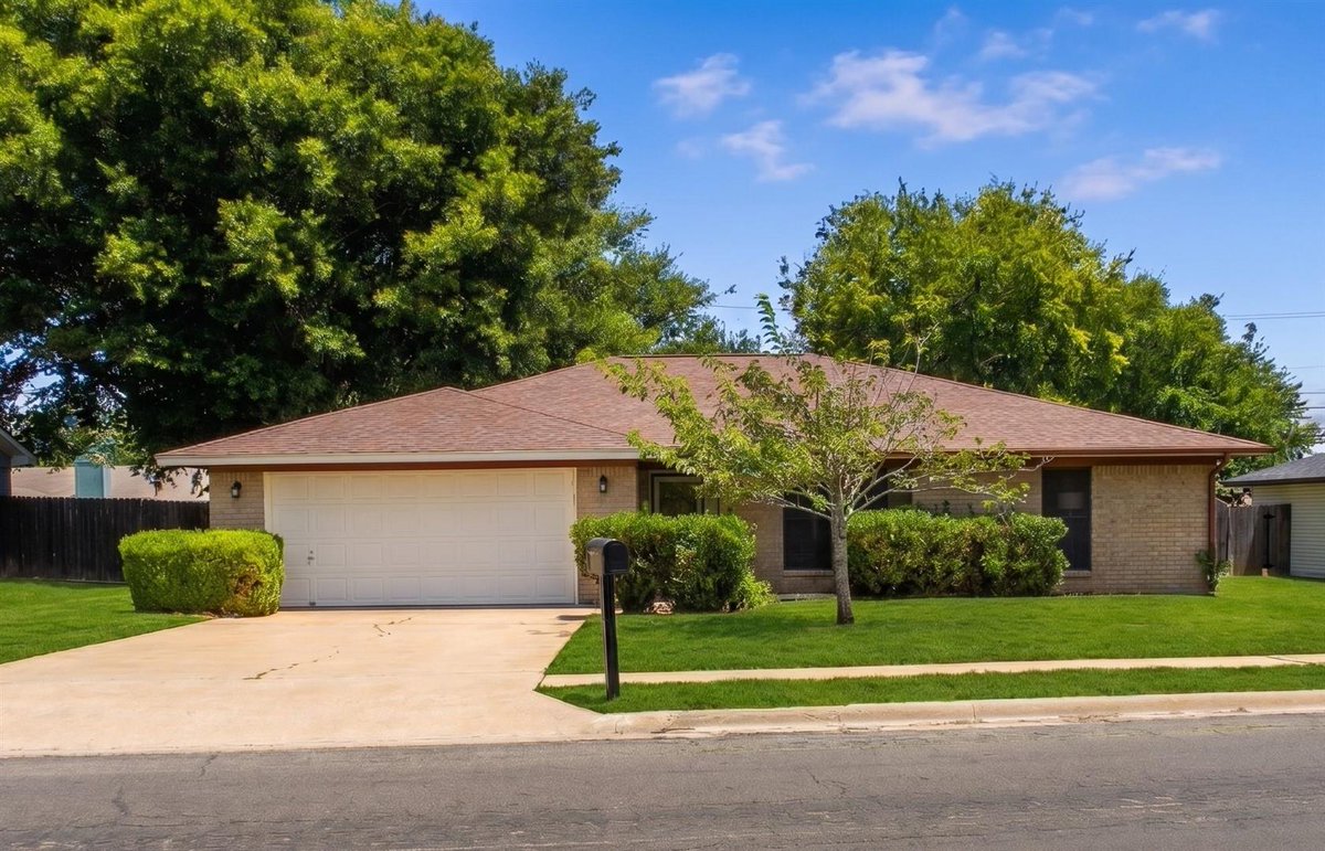 JrHerrings's tweet photo. Updated pricing  - Century 21 Premier Realtors always keeping you informed.

JRHerrings#C21PremierRealtors https://t.co/ADBOHiUkD3