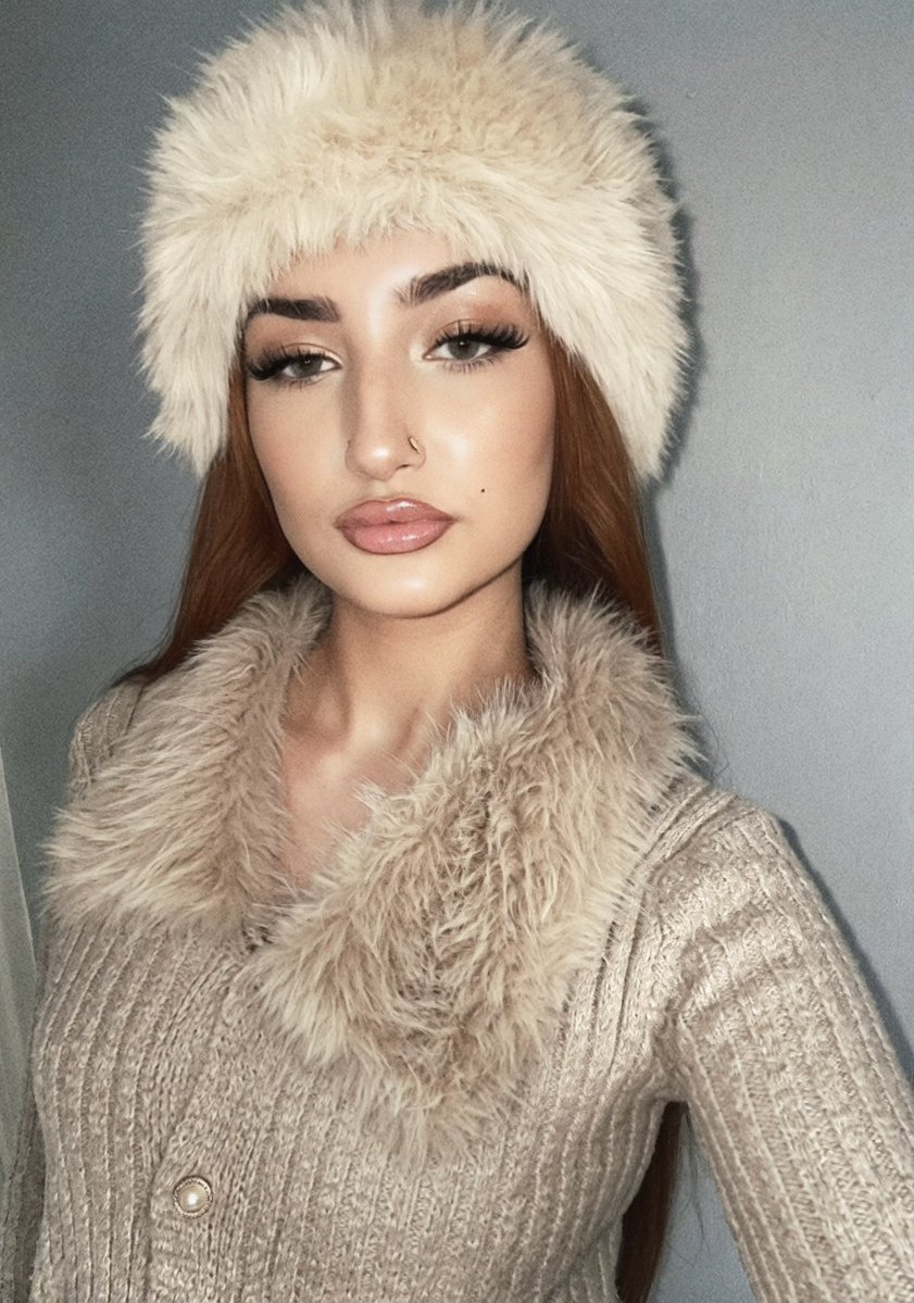 backupevena23's tweet photo. How can u say no to ur Russian princess https://t.co/1UV0PWyolQ