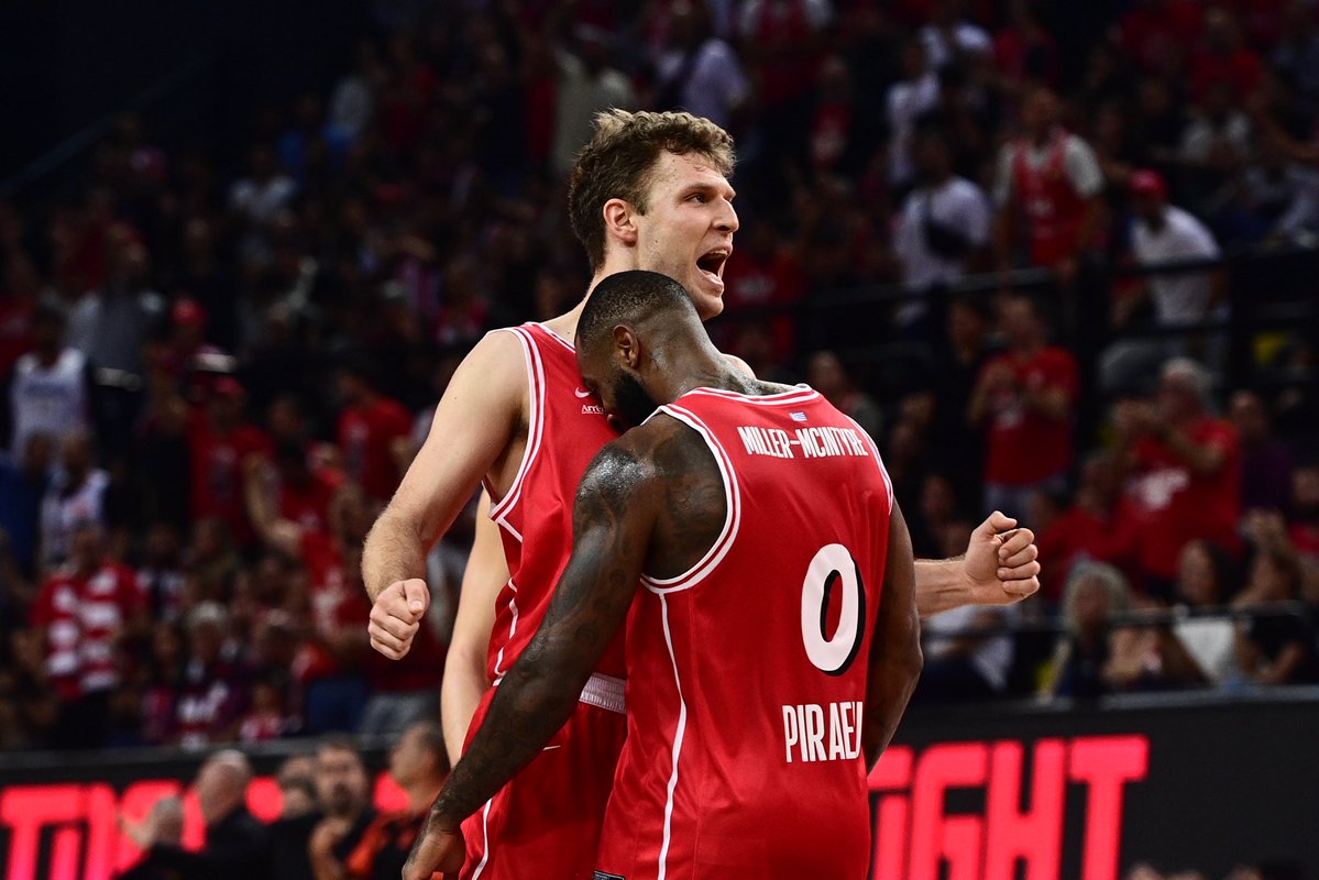 Olympiacos_BC's tweet photo. Heads up! We keep going! 💪
#OlympiacosBC #WeAreOlympiacos #TogetherWeFight #OLYFBT https://t.co/G4hopb90Jt