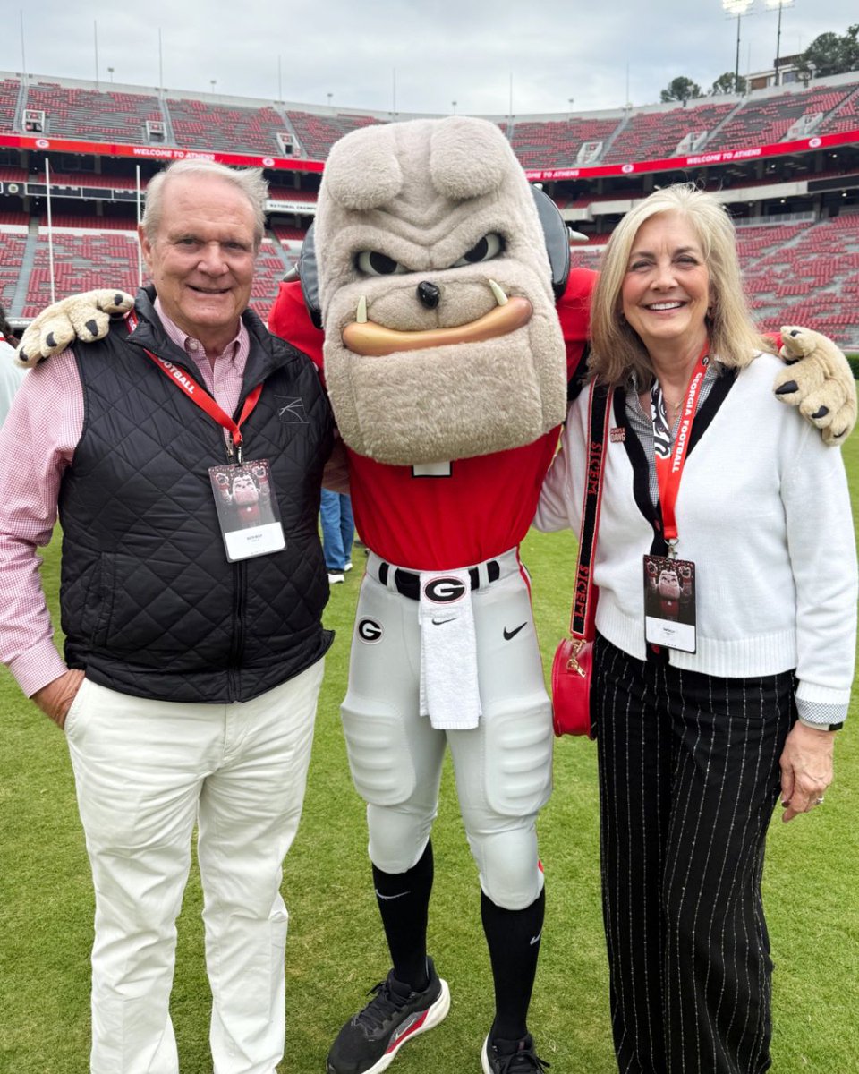 UGA_CollegeofAg's tweet photo. AgDawg alum Keith Kelly (BSA - Agricultural Economics, '80) first founded the Rural Scholars Scholarship Program in 2020 to level the playing field for students from Georgia’s rural communities facing obstacles beyond their control.

🔗 https://t.co/Ns20v1YDtv https://t.co/yKsYOFVWlf
