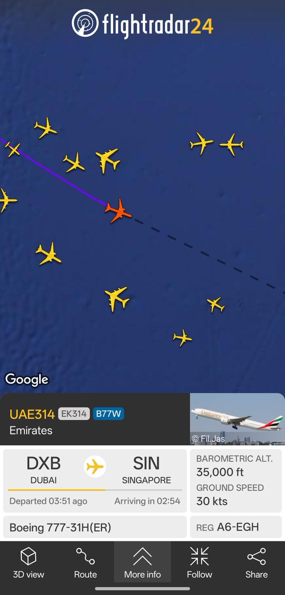 username334747's tweet photo. @flightradar24 interesting glitch with UAE314. I wonder why this happens? https://t.co/Wdl5pDVOrL