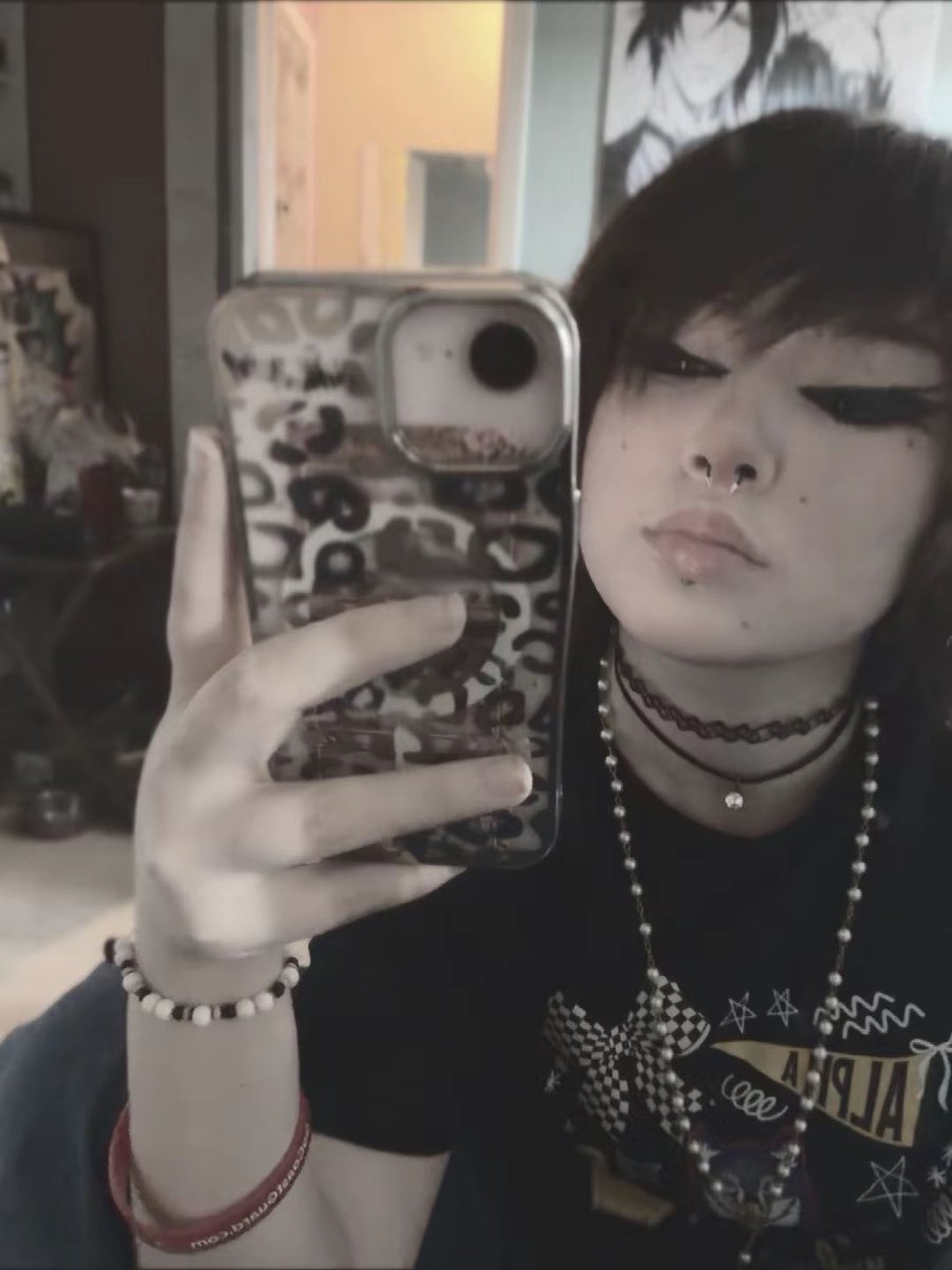 ukeslayer0 tweet picture
