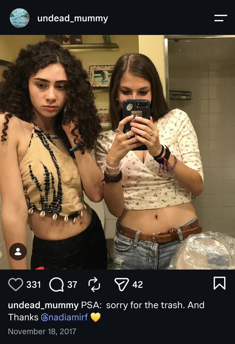 Madaxiii's tweet photo. @MarshawnsBurner @RnT45t1 She's 15 in that photo dawg https://t.co/lt1mBMMUTj