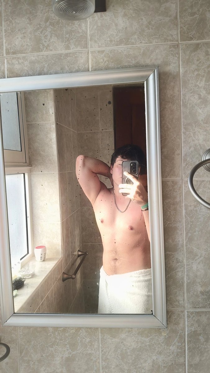 batsito400's tweet photo. Alguna chat ho? https://t.co/J3YEmRur5S