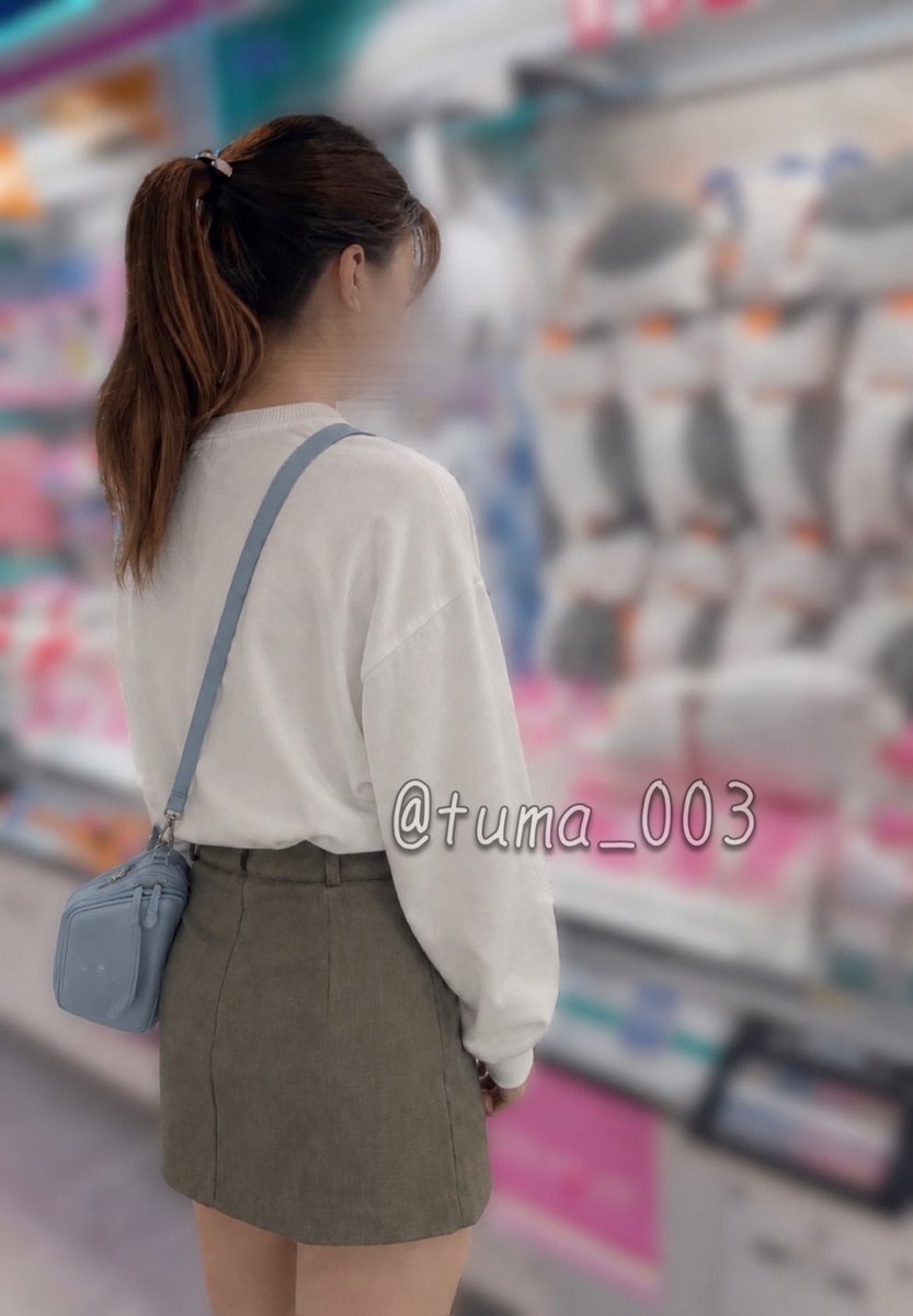 tuma_003's tweet photo. 妻とのお出掛け日常スナップ。

欲しそうに中を眺める妻、
それは多分むずいからやめようとそろそろ言いたい笑😅

かれこれもうすぐ1500円に、、、

ニャン◯先生のこの余裕な表情🐈‍⬛ https://t.co/zMtU4WLisQ