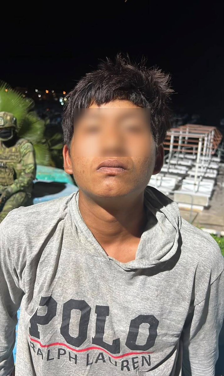 FFAAECUADOR's tweet photo. #SantaElena | Las Fuerzas Armadas a través del Ejército Ecuatoriano ejecutaron una operación militar en Salinas, logrando la aprehensión de 3 presuntos integrantes del GAO Los Choneros, y el decomiso de marihuana, cocaína, heroína y dinero en efectivo.

#FFAAContigo https://t.co/f0UROuZv2U