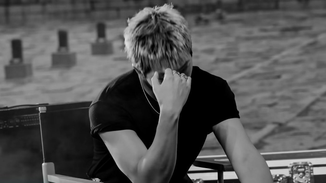 ThvXchanel's tweet photo. defending him with achievements ?? That’s a bonus the real gag here is his face card and He is 180+ cm tall , tan skin, with a body to die for 
“FUCK THE BEAUTY STANDARDS” https://t.co/a50ej7NNdL