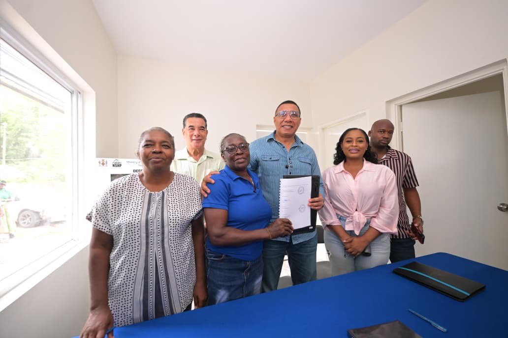AndrewHolnessJM's tweet photo. No more leaking roofs or unsafe floors. 

Melbourna, a hardworking grandmother and farmer in St. James Southern, represented by MP Nekeisha Burchell, finally has a safe, comfortable place to call home thanks to the New Social Housing Programme. https://t.co/Be0aX64Fvw