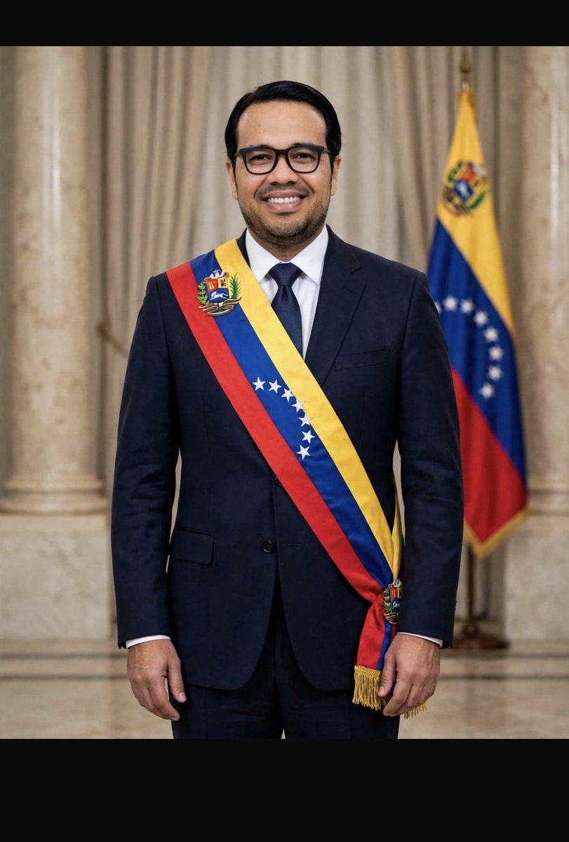 JacksonpherC's tweet photo. @pabloaure @DLaraF El único venezolano intelectual con ideas coherentes que puede ser capaz de levantar el país completo 🫡 https://t.co/VLEj3GxkLX