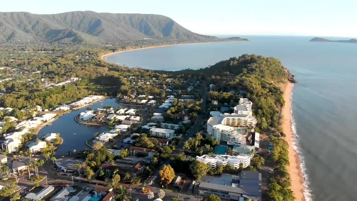 Coexisteven's tweet photo. Cairns is an incredibly beautiful part of Australia, I really had no idea 

Tropical, lush, beautiful - but humid :P 

Waking up and going for a walk, getting the morning sunlight, hearing the sounds of the birds, and wishing strangers a good morning - this is the way to live

There is in substitute for nature 

The birds are so lovely... It made my heart beam

Following that, there was also the sounds of delinquents and people totally lost inside of their minds... It made me sad

There is much work to be done
