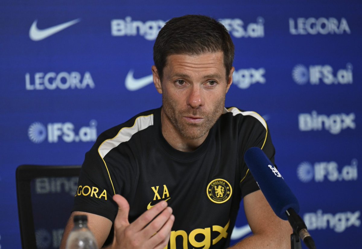 jamalnotomar's tweet photo. 1/11 Xabi Alonso just gave one of the clearest explanations of how he wants Chelsea to play.

The key? Stop obsessing over whether it’s a back three or a back four. His football is about roles, relationships and CONTROL.

Here’s what he meant 🧵🔵 https://t.co/fsSu4CupHW