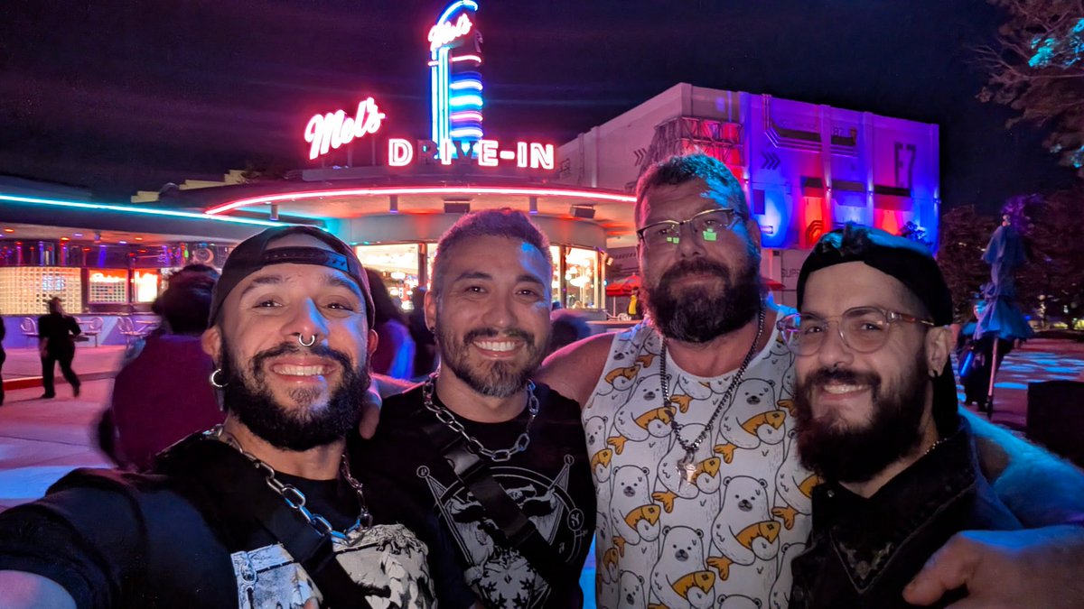 Parrow_'s tweet photo. We did our annual Halloween Horror Nights at Universal Studios Orlando and puppy @Gym_Shrew expertly navigated our route last night and we were able to hit every house and finished with "the mummy" hands down the greatest ride at Universal! https://t.co/InZTsUxM25