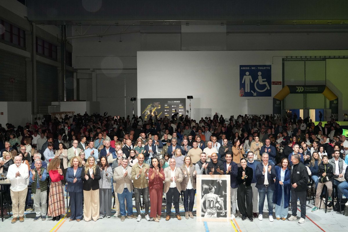 RafaDominguezPo's tweet photo. A Gala do Deporte 2026 da @depo_es foi todo un éxito! 

Un recoñecemento a todas as persoas que, co seu traballo e dedicación, fan que sexamos a provincia do deporte 🏆 https://t.co/QCGJJBm1x4