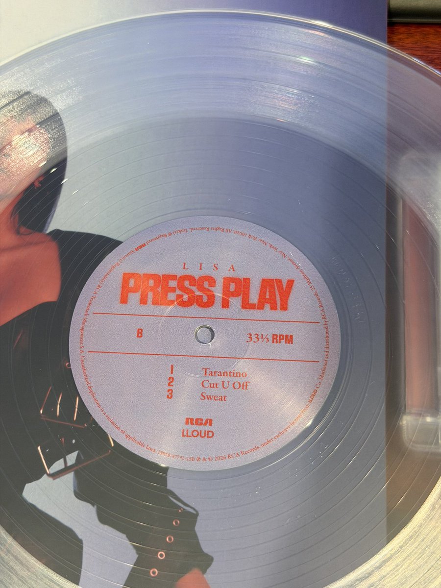 LisaVote50's tweet photo. Nice and clear vinyl, now I really want the red vinyl from Asia I might order from ktown 

 #PRESSPLAY #LISA_PRESSPLAY https://t.co/FnKl4jese5