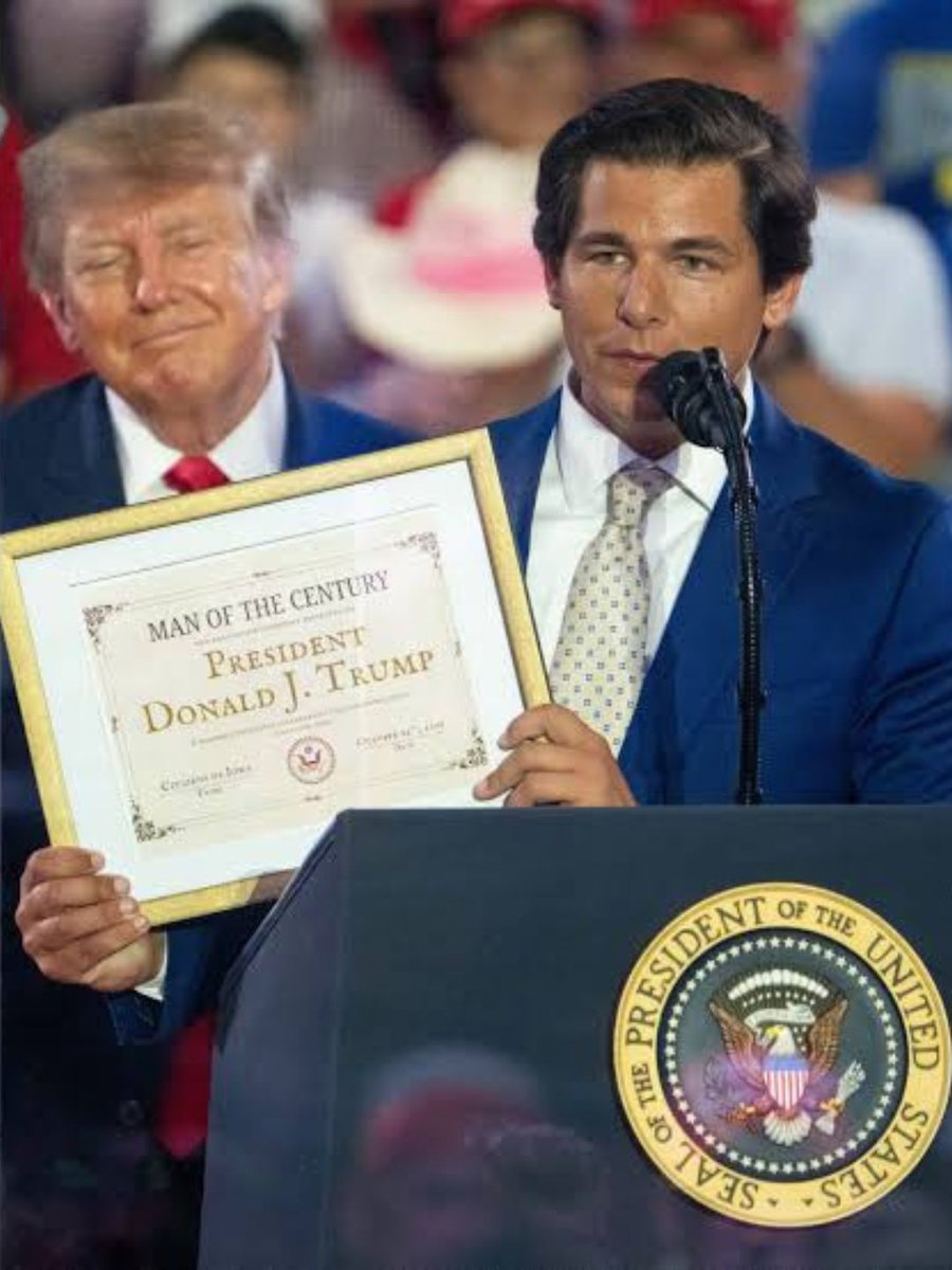 HQNewsNow's tweet photo. Newly unearthed video of MAGA candidate in Iowa Joe Mitchell shows him complaining that he "doesn't have a big d*ck," while making disparaging and racist comments about Black women.

Mitchell recently presented Trump with a "Man of the Century" award earlier this week. https://t.co/jl5TmXnyDw