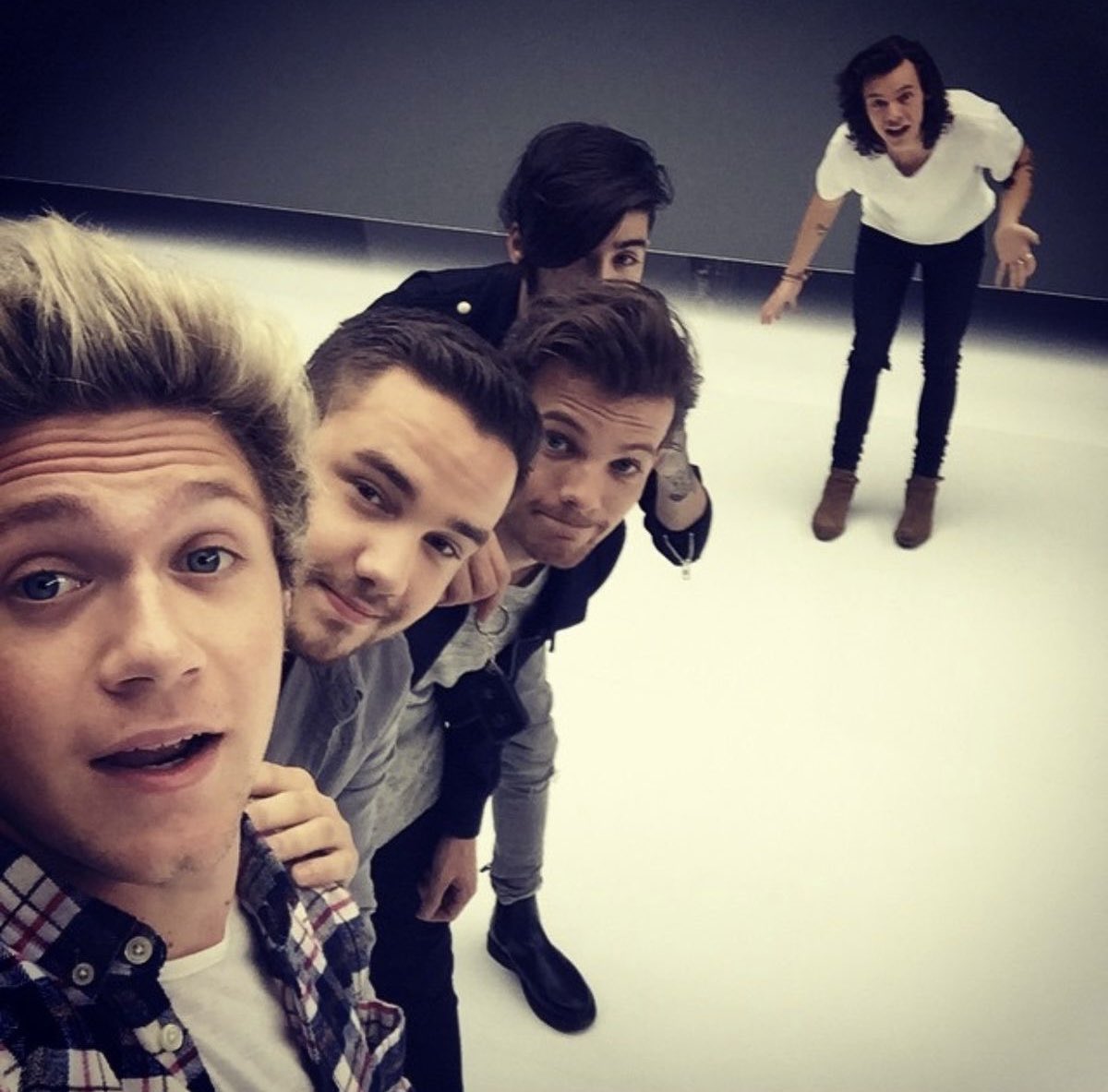 Cris_ahft's tweet photo. No tiene suficiente agradecimiento Niall por todas las selfies que nos dio de One Direction https://t.co/fXdBqrMofI