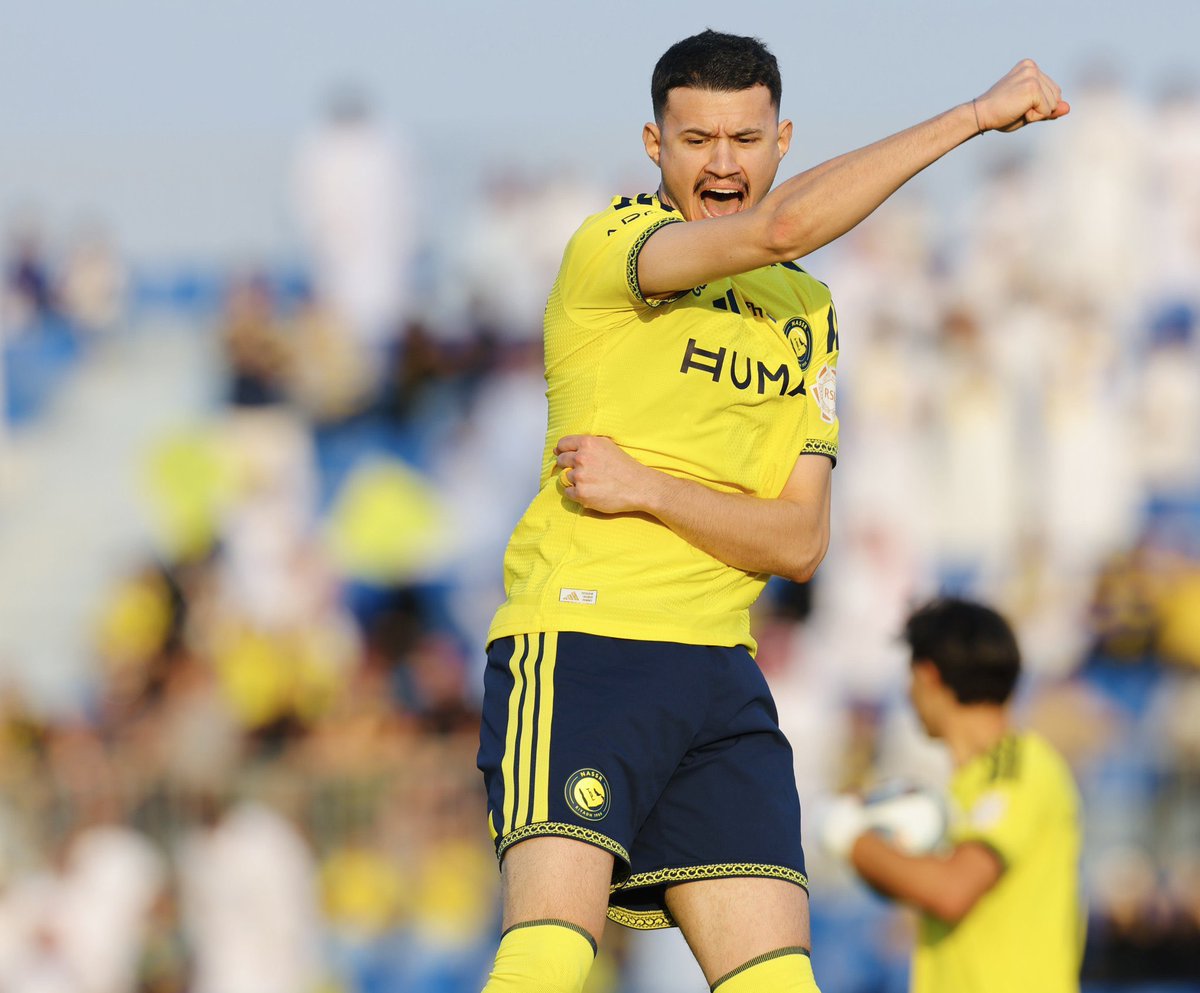 StatusARB's tweet photo. ⚽️🅰️

عبدالله الحمدان لاعب النصر @AlNassrFC نجح بتسجيل وصناعة هدف في مٌباراة لأول مرة مٌنذ مارس 2026م أمام الخليج.

#StatusARB https://t.co/POY78sY0zf