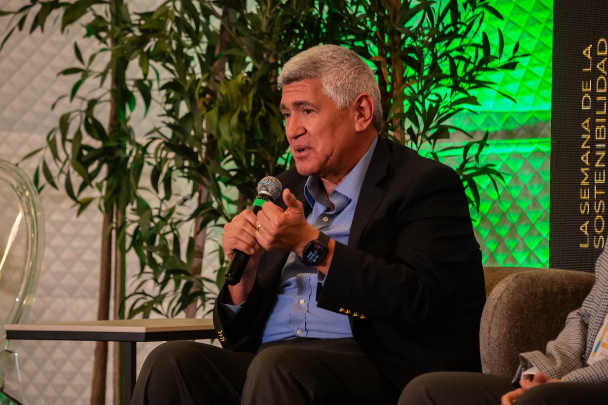 espol's tweet photo. #ESPOL reafirma su compromiso con el medioambiente participando como Universidad Oficial en los Premios Verdes 2026, celebrados en Cuenca. 

Conoce todos los detalles: https://t.co/a8tTH3xzGM https://t.co/stIvFxRMQI