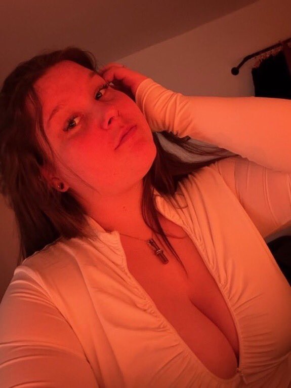 Yourchubbymad's tweet photo. Am not half naked can you please say hi 👋 https://t.co/fG8RaqvMPY