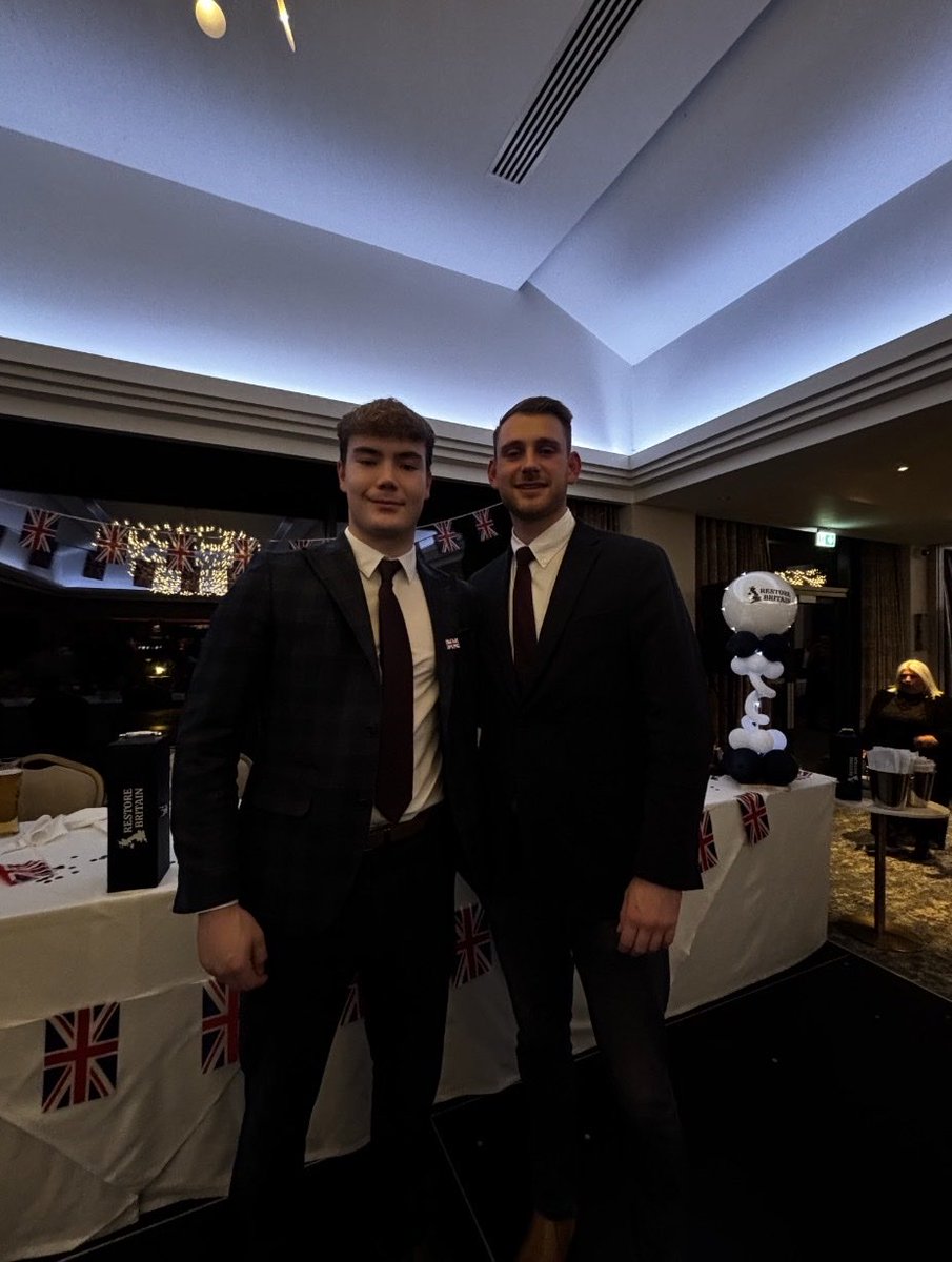 Fergus_m06's tweet photo. Great night in Burnley sharing what I truly believe in on the same stage as @cfdownes_  and @MontgomeryToms 🏴󠁧󠁢󠁥󠁮󠁧󠁿
#rupertlowe #RestoreBritain #aimhighvotelowe https://t.co/dphSpgsEFR