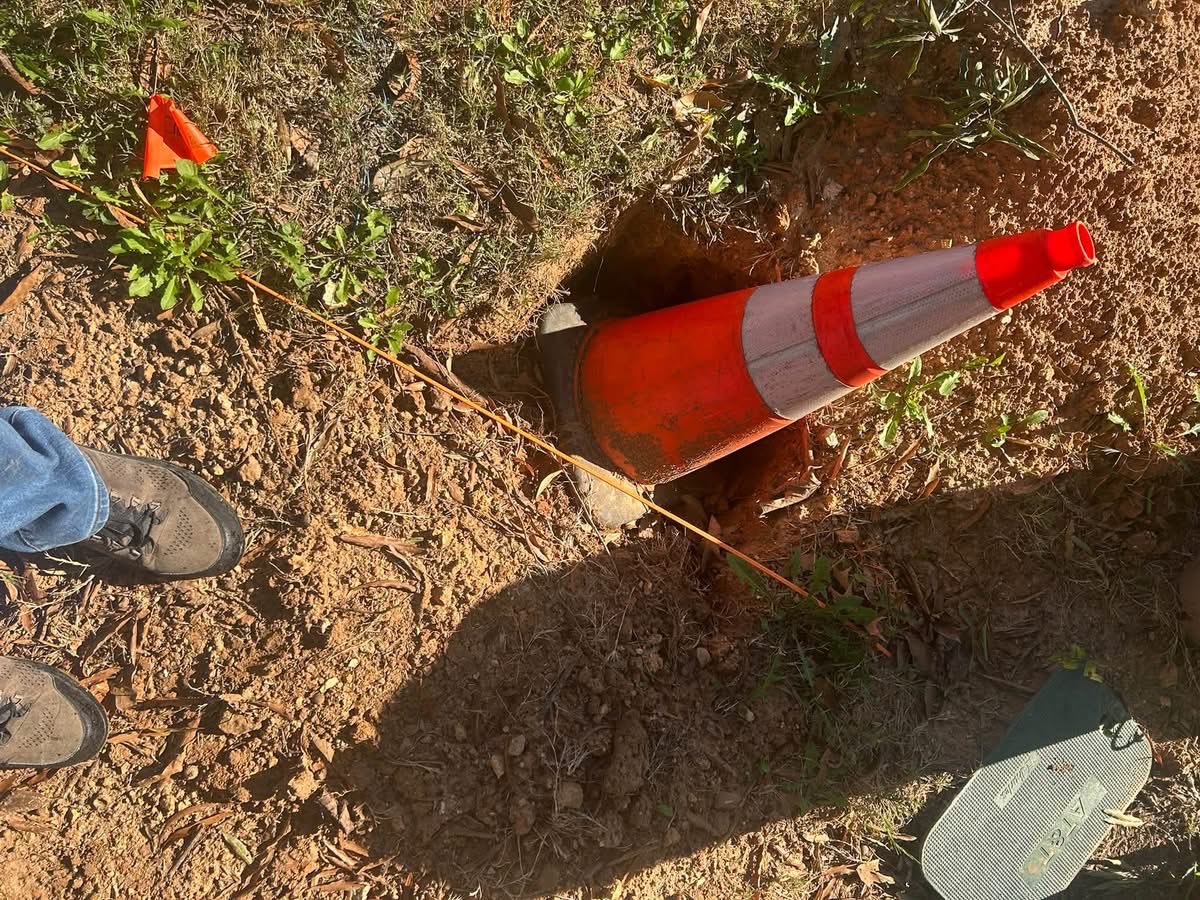 justreadyng's tweet photo. @ATT ivy brook in Pelham Alabama. This is ridiculous. This has been like this for over a year. https://t.co/18eJMtaHSX