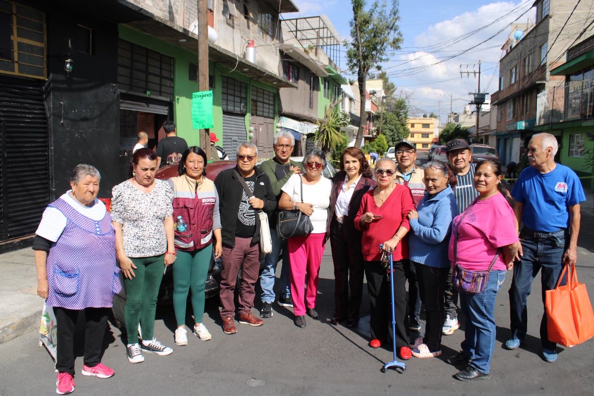 Dolores_PL's tweet photo. 🌿🧹 ¡Seguimos trabajando por un #Distrito4 más limpio y digno para todas y todos!
En Las Peñas, #Iztapalapa, realizamos el #TequioEnTuColonia, una jornada que demuestra que la organización comunitaria y la participación ciudadana son esenciales para recuperar y cuidar nuestros espacios. 💪🏼🏘️
Agradezco de corazón a las vecinas y vecinos que se sumaron a esta actividad. ¡Juntas y juntos seguimos haciendo comunidad! ❤️🤝
#DoloresDiputada #AmorAlPueblo #DoloresPadierna #AmorAlDistrito4