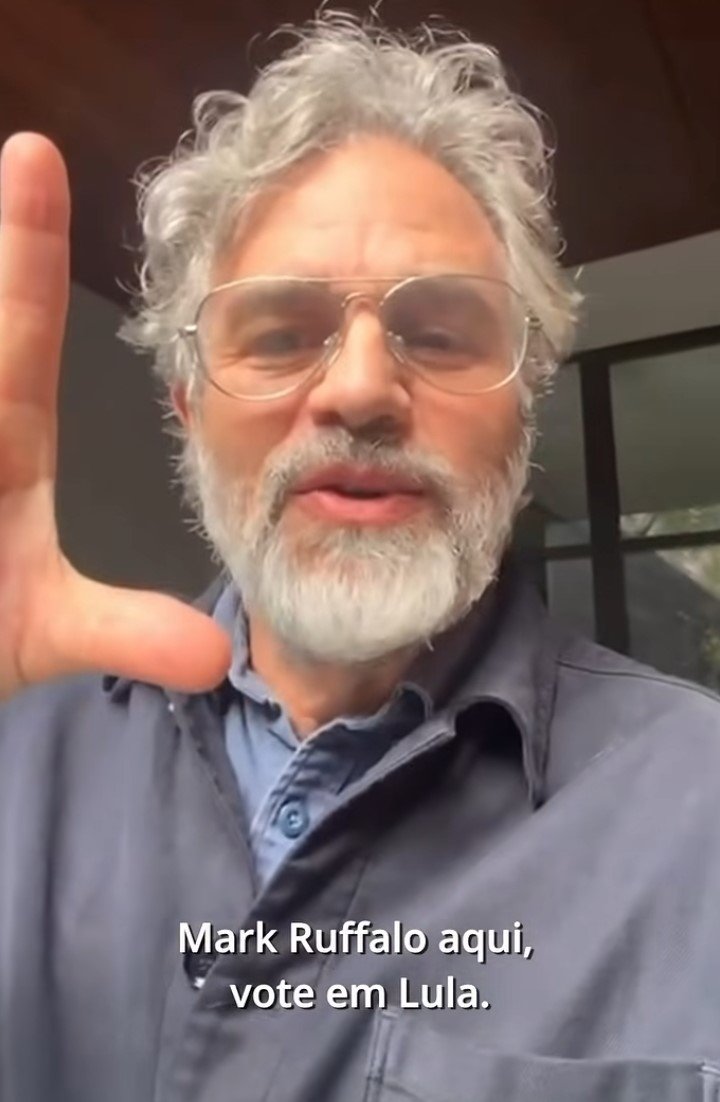 nacaomarvell's tweet photo. HULK ESMAGA! Mark Ruffalo, o Incrível Hulk do MCU, declarou apoio ao nosso Presidente Lula no 2º turno das eleições.

#ExercitoDoLula #Somos10MilhoesPorLula https://t.co/pGMS1VDeg0