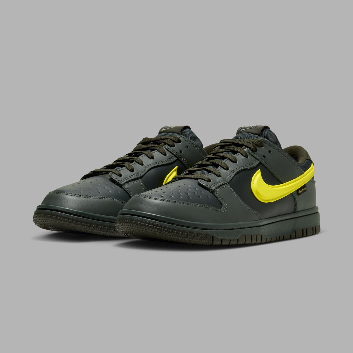 nicekicks's tweet photo. Nike Dunk Low GORE-TEX collection is ready for the winter season ahead ❄️

📲 https://t.co/JxBBeydXvL https://t.co/oBzkl2U7FO