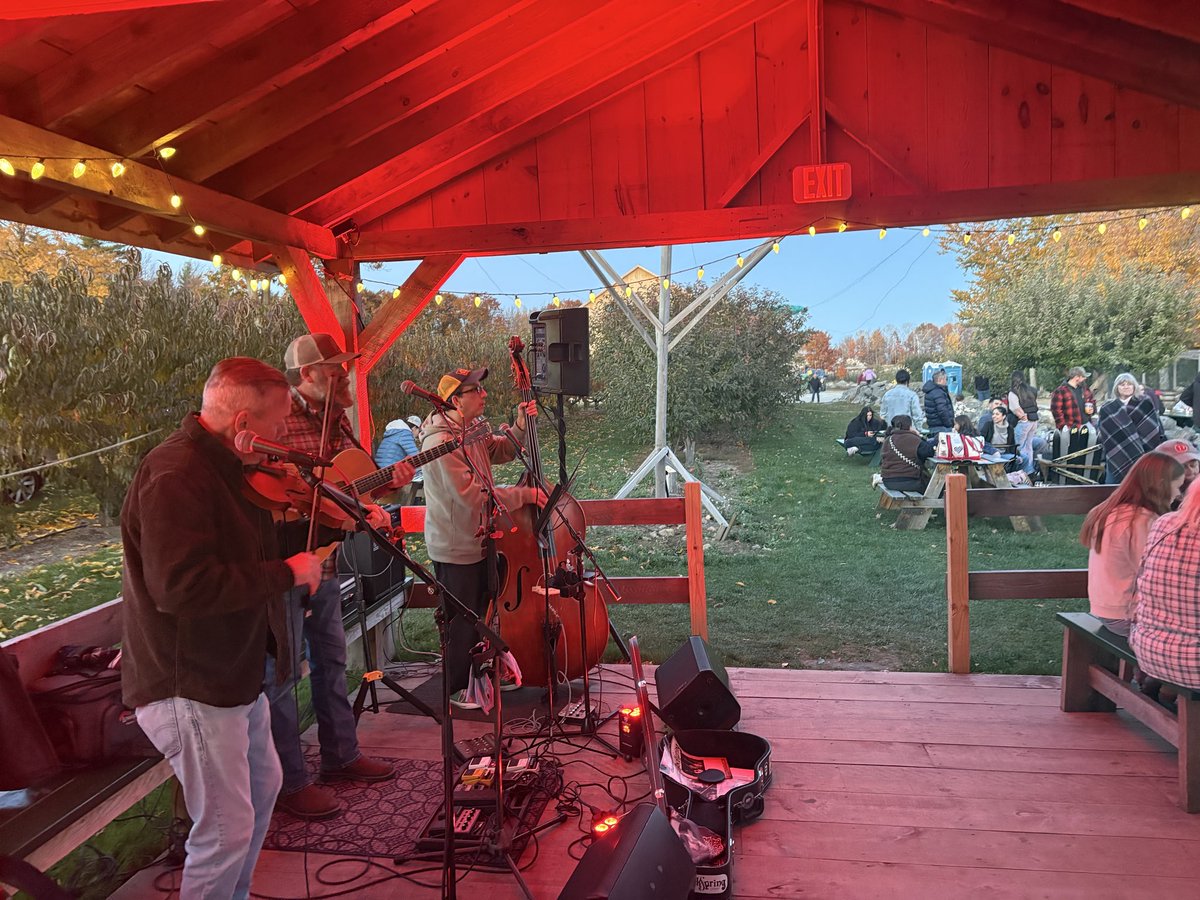 patrickdichter's tweet photo. We crossed over 300 monthly accounting clients this week. Time to celebrate with some bluegrass and BBQ. Thank you to our clients and team! https://t.co/7EZ5bgtpda
