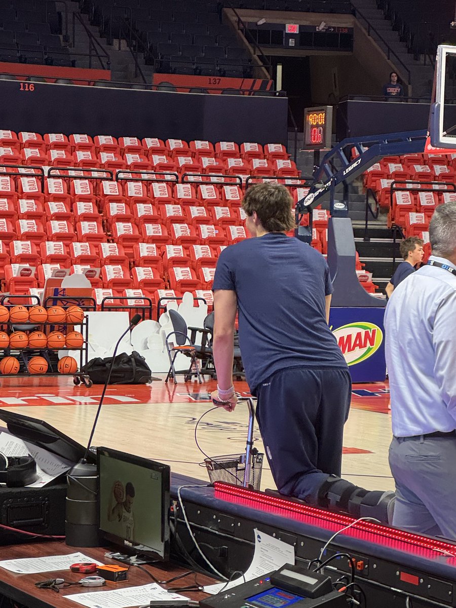 JWerner247's tweet photo. #illini David Mirkovic in a boot and a scooter.

We’ll ask Brad Underwood about him postgame. https://t.co/JZhx3mzuiR