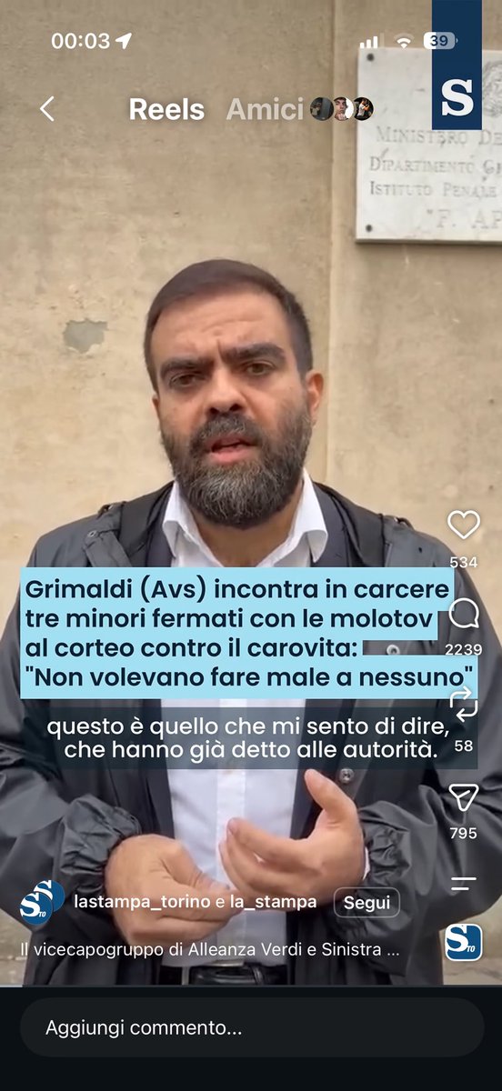 DAVIDPARENZO's tweet photo. Il buon On. Grimaldi (AVS)  e’ andato in carcere ad incontrare i minori fermati. E fin qua tutto giusto. Poi dice: “avevano delle molotov ma non volevano fare male a nessuno”🤣🤣🤣 Infatti si certo giusto, se le portano come deterrenza! Ma allora perché sono contrari al riarmo? Un po’ di coerenza perdinci!! 🤣🤣🤣