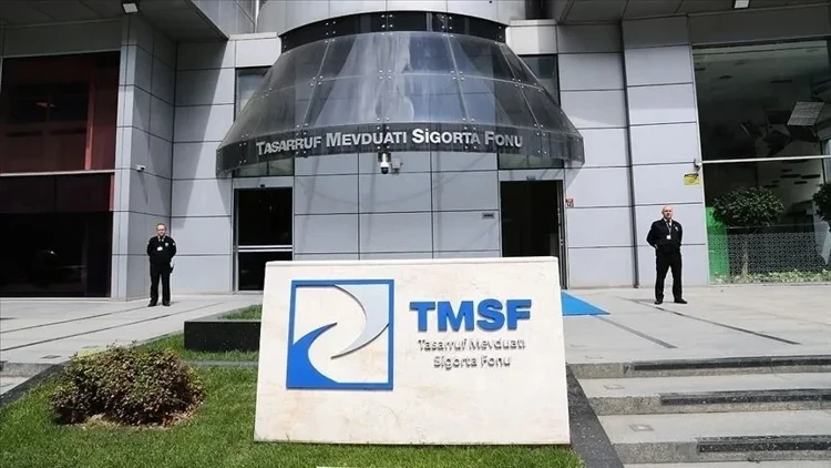 RusenPress's tweet photo. TMSF tarafından haksız kazanç çağrıları yapılmaya başlandı.

TMSF tarafından takibe alınıp haksız kazanç sıfatıyla geri çağrılan para tutarı 187.221.505.300 TL oldu. 

Fon ve hisselerde haksız kazanç sağlayanlar gönüllü olarak yatırırlarsa cezadan kurtulabilecekler. https://t.co/UAStT37Fak
