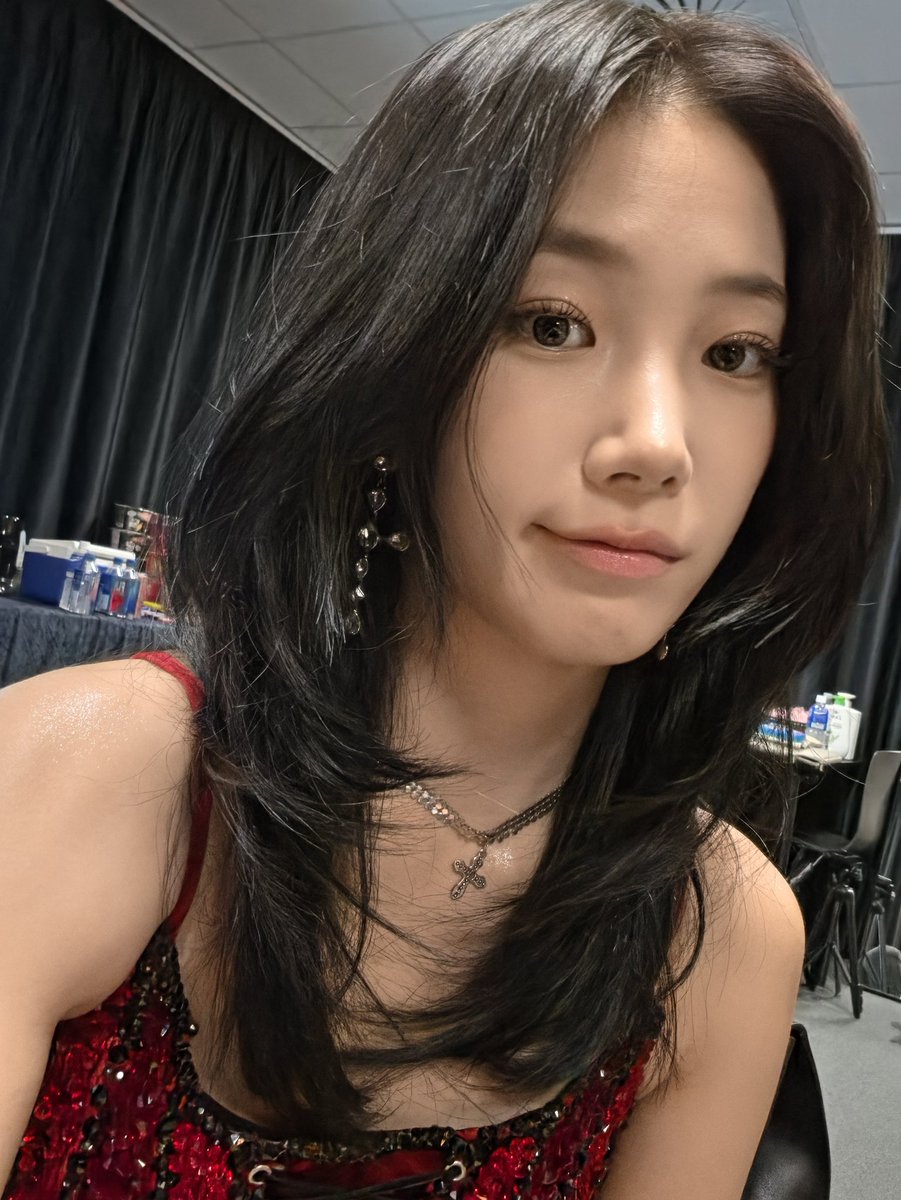 FIMBASE's tweet photo. [WEVERSE DM] 261024 #KAZUHA 🍃

: [📸x3]
: today, same outfit, different vibe
: it’s been a while
: but SPAGHETTI just celebrated its 1st anniversary recently
: i can’t believe it’s already been almost a year
: it’s unreal
: short hair
: time really flies
: 가주환 ㅋㅋㅋㅋㅋㅋ (zuha’s oppa name)
: memories
: ㅋㅋㅋㅋ
: and to think it’s kkura unnie’s 15th debut anniversary
: even thinking about it again, it’s really incredible
: it’s such an honor to be able to perform together as the same team on such a special and meaningful day
: it hit me again that our team is truly a miracle, with members who all come from different backgrounds coming together
: i hope we can continue making lots of good memories together
: thank you for blooming alongside us, too
: it’s all thanks to FEARNOT