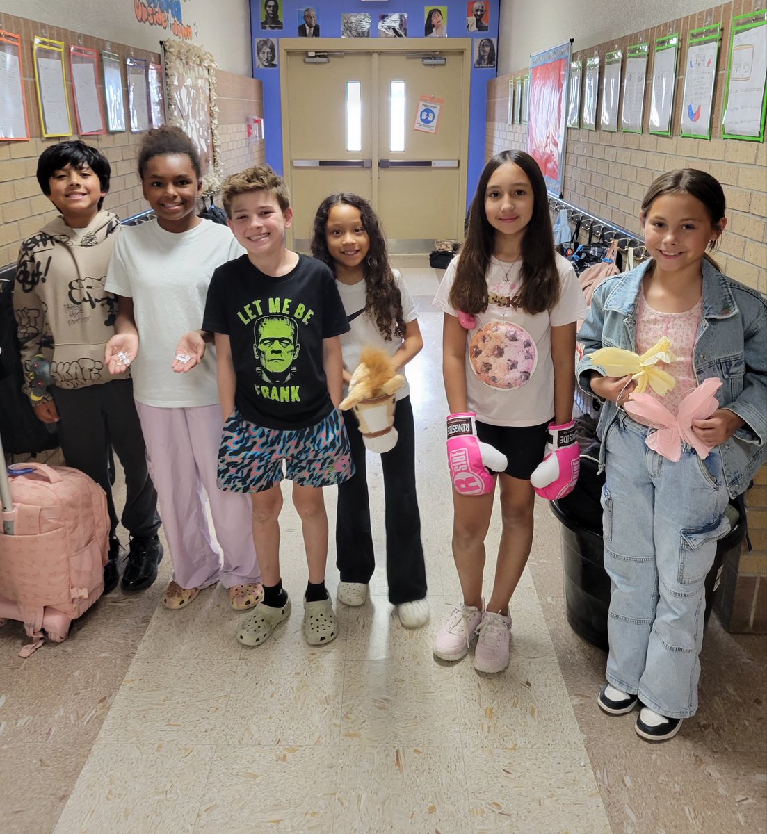 LBJelementary's tweet photo. Idiom day in 5th grade!! @LBJelementary https://t.co/QbK4gSeGas
