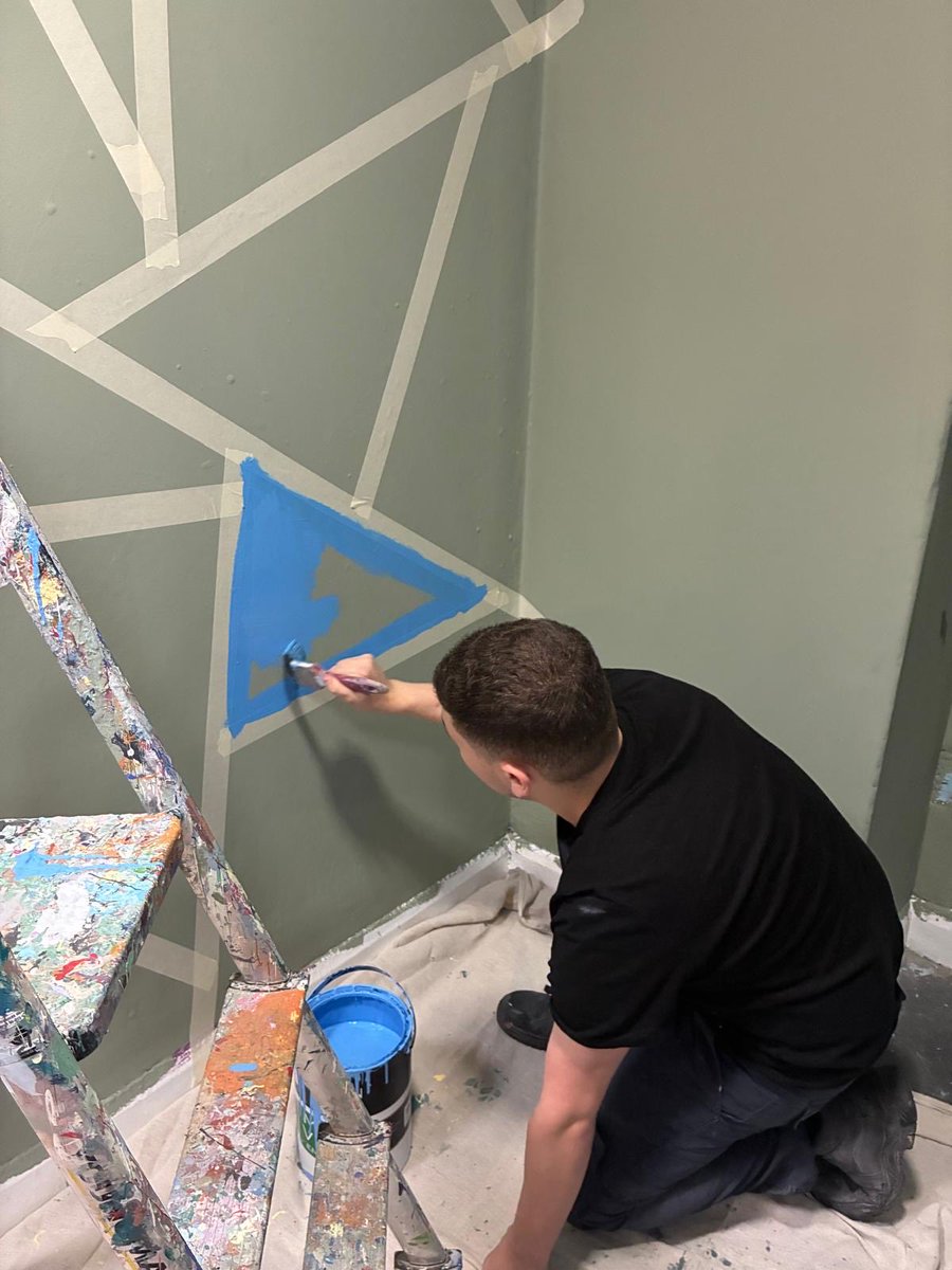 PathwaysNLC's tweet photo. This week our youth were learning some fantastic painting skills @FirsStepsFT Amazing to see them with 100% effort in the detailing of their work and they got stuck right in with the clean up too 👌🤩. #PracticalLearning https://t.co/TYBfETFXaT