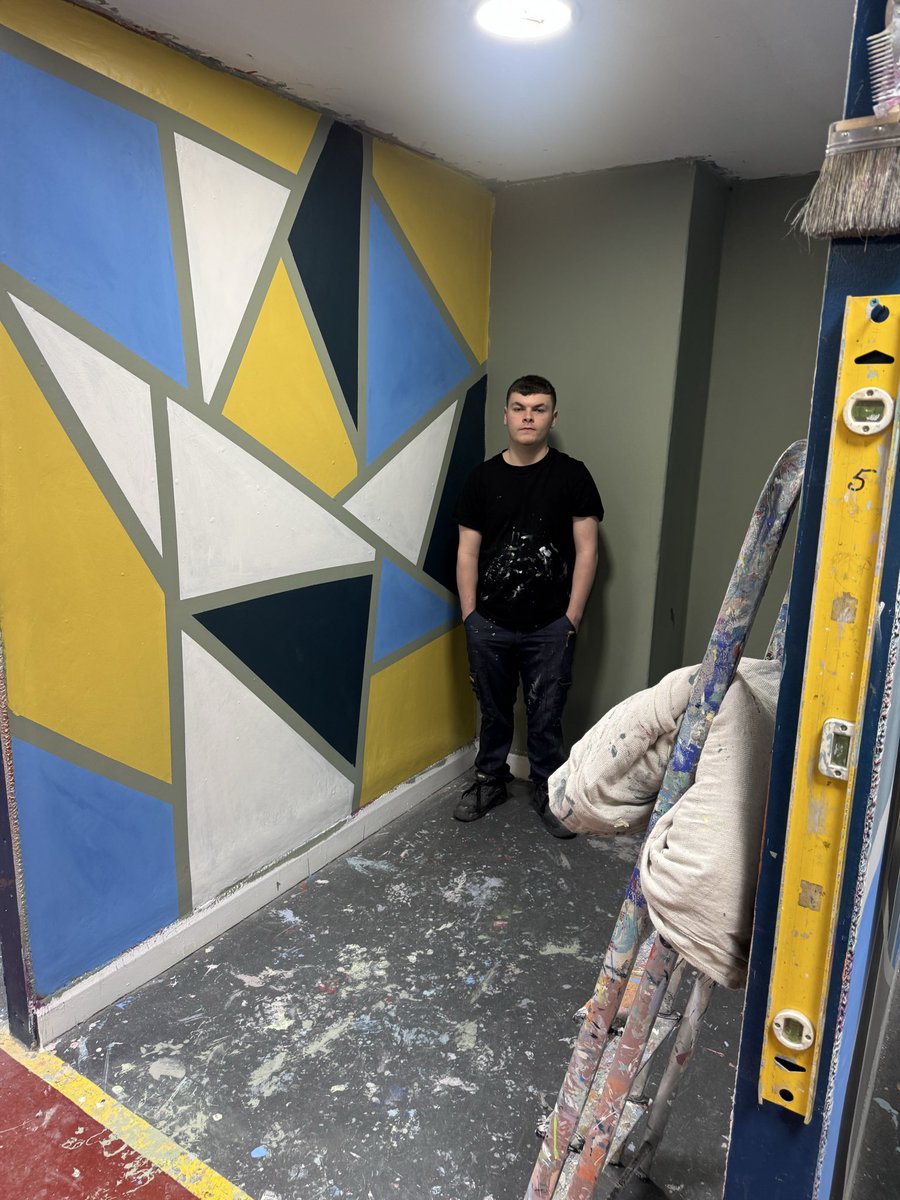 PathwaysNLC's tweet photo. This week our youth were learning some fantastic painting skills @FirsStepsFT Amazing to see them with 100% effort in the detailing of their work and they got stuck right in with the clean up too 👌🤩. #PracticalLearning https://t.co/TYBfETFXaT