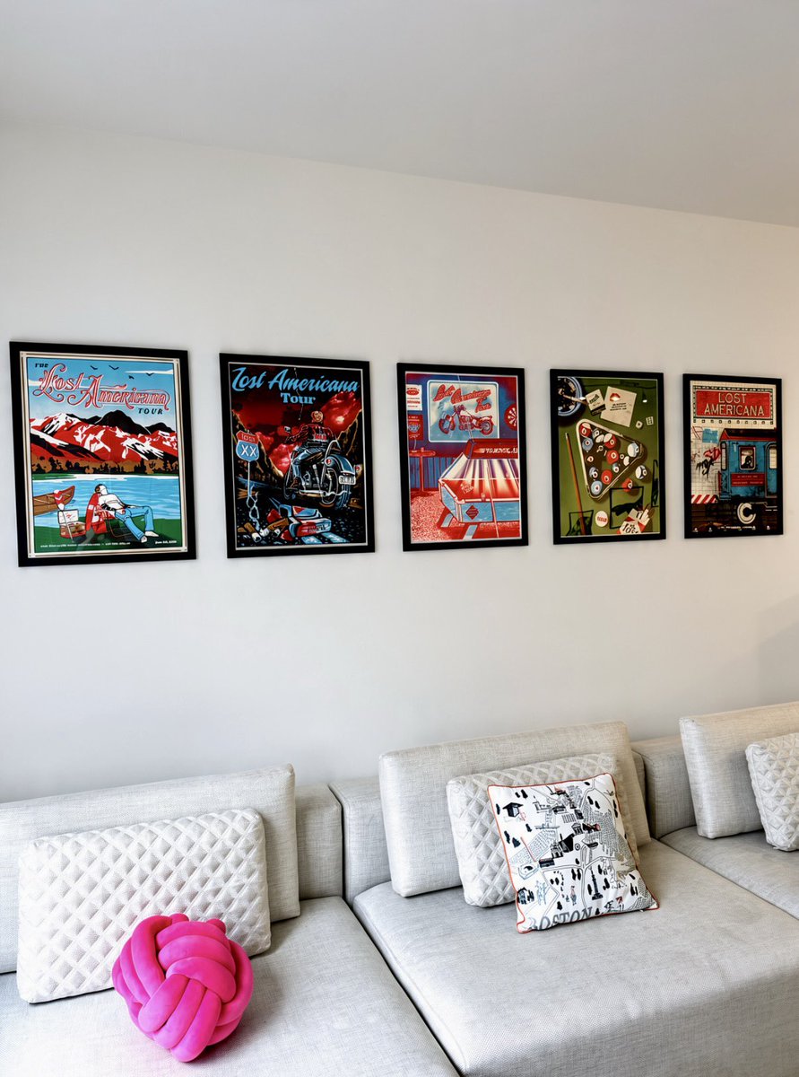 AllThingsKells's tweet photo. It’s unfortunate that @machinegunkelly has no idea he's the creative director of my living room 🖼️🎨🛋️🗽🌟🇺🇸 https://t.co/bTKRnhek4c