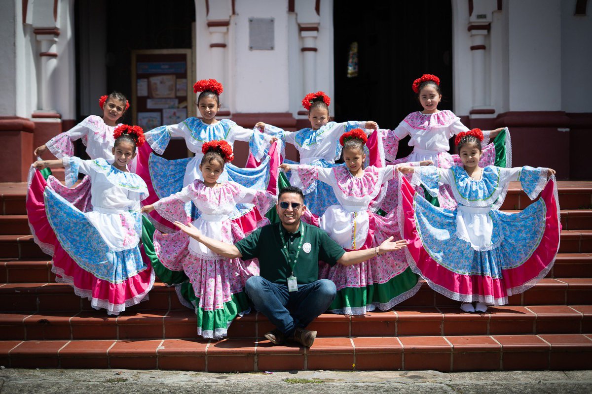 cornare's tweet photo. 🎭🌱 ¡La creatividad también es una forma de proteger la naturaleza!

🎶 En Nariño vivimos el Festival de la Cultura Ambiental de la Regional Páramo, un encuentro con niños, niñas y jóvenes de Abejorral, Argelia, Sonsón y Nariño. https://t.co/0ikh2q35AL