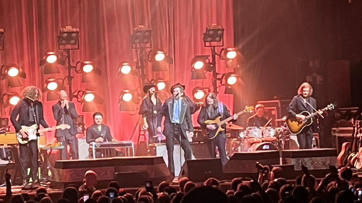 ETimsNet's tweet photo. @BrandonFlowers at @O2AcademyGla 
Abdolutely Tremendous!!
From Red Ground to All these  things… just brilliant https://t.co/62W3MDU9ys