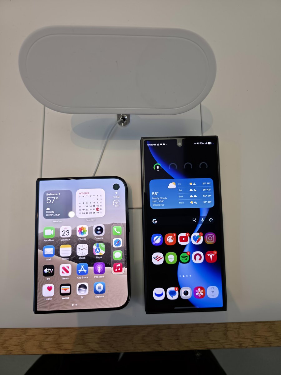 WorkaholicDavid's tweet photo. Samsung Galaxy Z TriFold mogs the iPhone Duo. https://t.co/abRptmzHDg