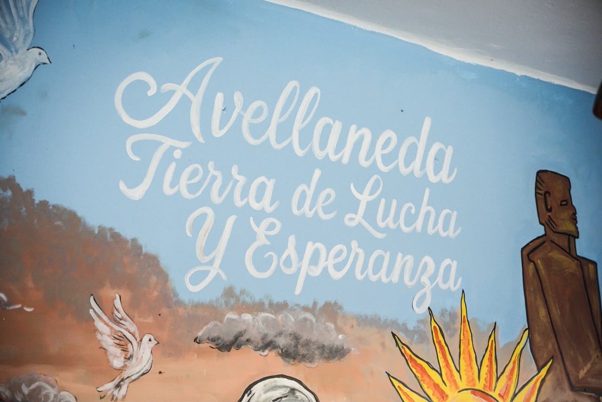 magdysierra's tweet photo. ✌🏼 | Acompañé la inauguración de la Casa del Encuentro “Malvinas Argentinas”, junto a @danimenendezok, @DiegoBartalotta, y compañeras y compañeros de Barrios de Pie.

Desde noviembre, habrá talleres artísticos y culturales, propuestas de formación laboral, espacios de escucha y asesoramiento, y actividades para todas las edades.

Tenemos un presidente que todos los días ataca a nuestro pueblo. En estas épocas, necesitamos mucho de estos lugares y de una comunidad verdaderamente organizada. Para cambiar el rumbo de nuestro país y construir una alternativa a este Gobierno nacional, necesitamos estar más unidos y organizados que nunca. Por eso, tenemos que seguir levantando la voz frente a los discursos y las políticas de hambre de Milei.

¡Felicitaciones, compañeros y compañeras! Malvinas es nuestro norte y vamos a seguir militando y trabajando todos los días por una patria justa, libre y soberana 🇦🇷