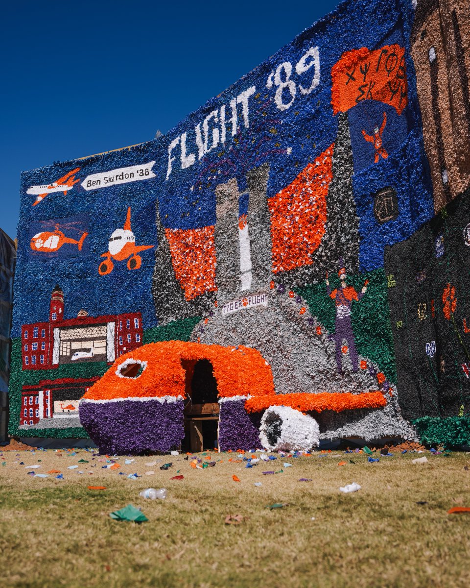 ClemsonTigers's tweet photo. Welcome Home, Tigers 🧡💜 https://t.co/I0JYCo3L6h