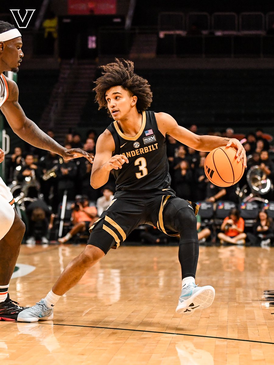 VandyMBB's tweet photo. early action 📸

Ace with 7 to lead the Dores ⚓️ https://t.co/AEoaYw0kI7