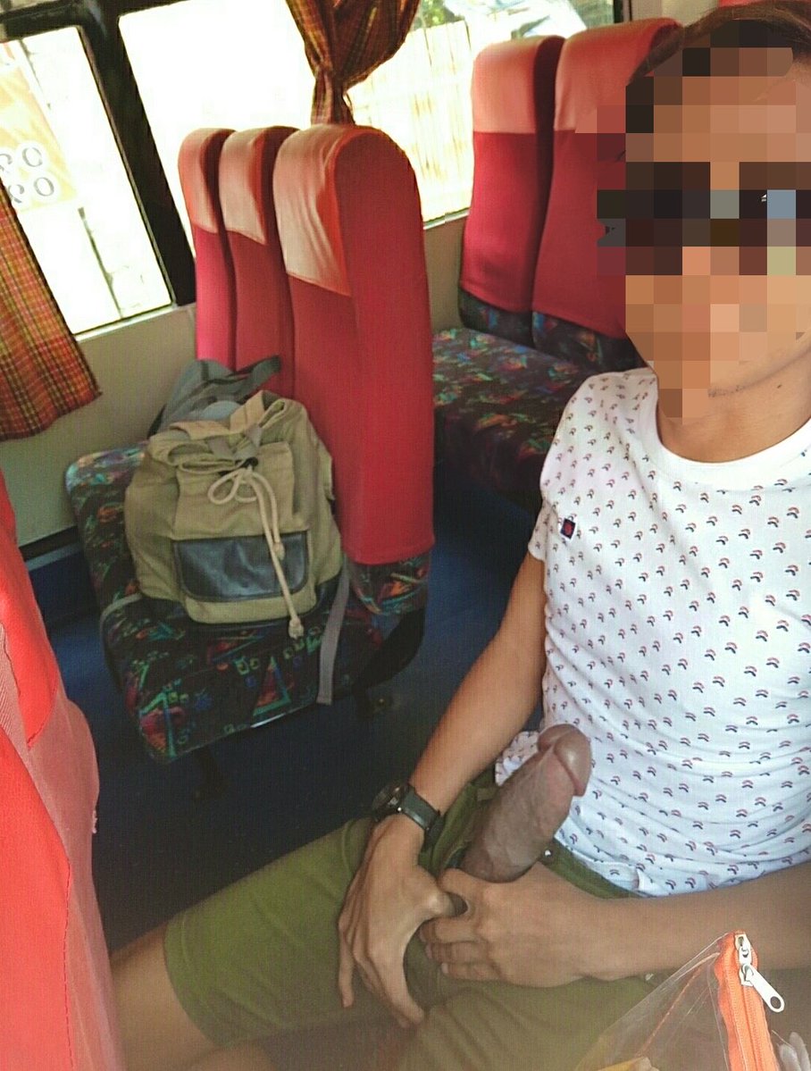 PASAWAYnaNURSE's tweet photo. Nag jakol sa Bus .hard morning 
#tigas #BIGsize #XL https://t.co/eFJIJy7ap8
