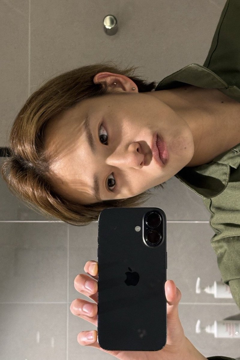 i3usahi's tweet photo. 얼굴이너무예뻐 https://t.co/B6SDo2co1t