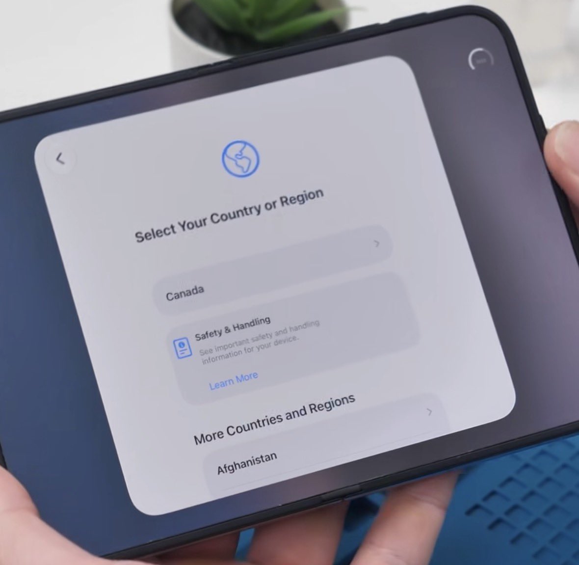ProgenticEngine's tweet photo. Frustrating that @apple @johnternus did not optimize the Setup Screen for the new #iPhoneDuo to take up the full screen width. Isn't it running iOS 27.1 to be optimized for the Duo??? #Apple https://t.co/esRzsKSYaJ